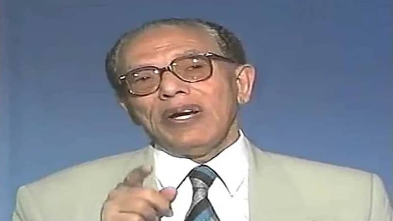 مقطع للراحل المصري مصطفى محمود عن يوم القيامة يخشع القلوب.. فيديو