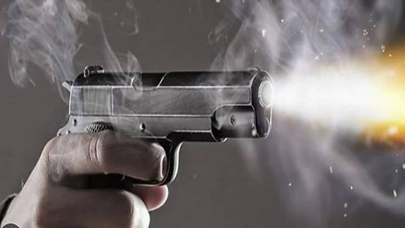 معيد يحاول قتل أستاذه رميا بالرصاص