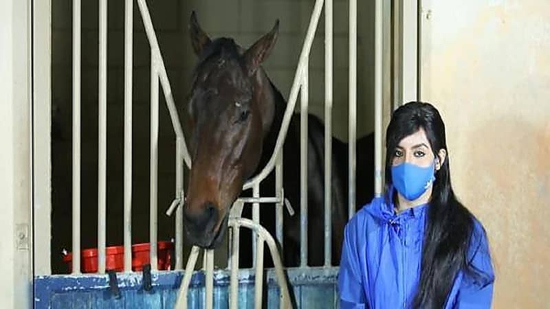 فيديو..أول خيالة سعودية تروي قصتها مع الفروسية