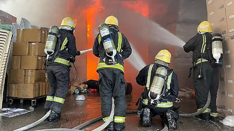 مدني الدمام يخمد حريقا في مستودع بحي المحمدية