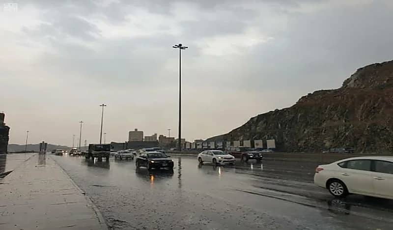 الأرصاد: سحب رعدية ممطرة مصحوبة برياح نشطة على عدة مناطق بمكة 