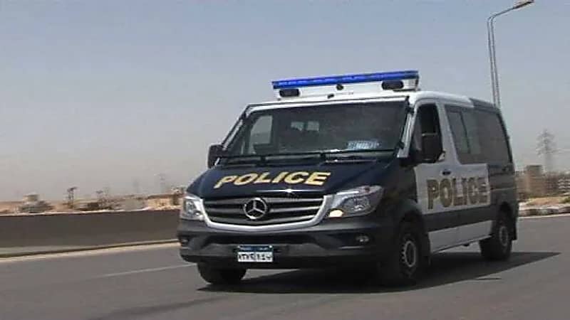 أشخاص ينتحلون صفة فريق أمني يحقق في جريمة قتل