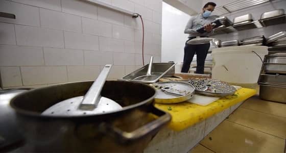 بالصور.. ضبط 2282 كيلوجرام أغذية مجهولة المصدر في مكة