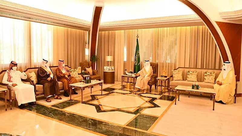 بالفيديو.. أمير الشرقية يستقبل ورثة الشمري الذين عفوا عن قاتل أخيهم