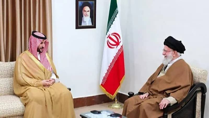 وزير الدفاع يلتقي بالمرشد الإيراني علي خامئني