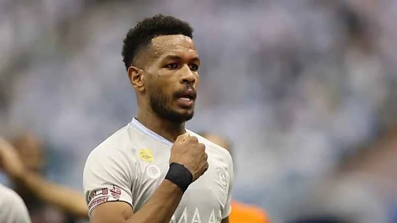 علي البليهي يتلقى عروضًا من الاتحاد والنصر