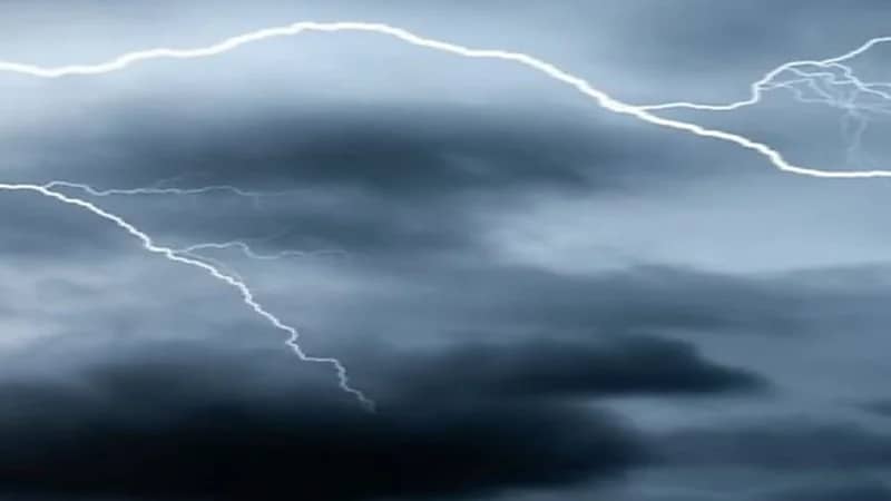 تنبيه لمستخدمي طرق جازان: أمطار ورياح تحد من الرؤية الأفقية