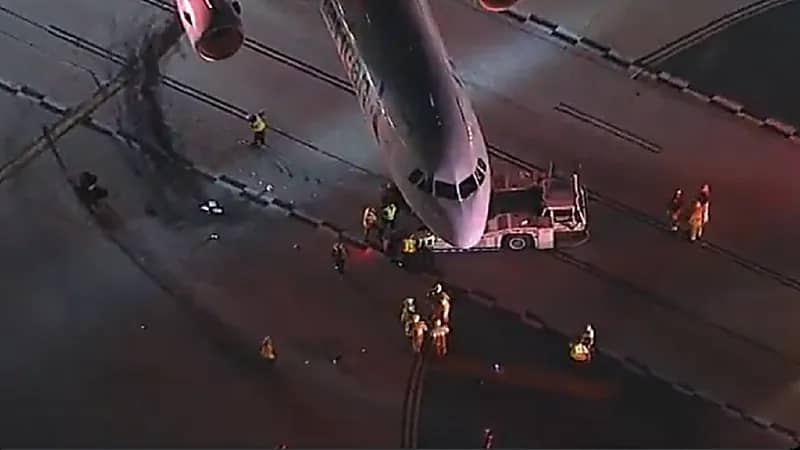 فيديو..حافلة تصطدم بطائرة ووقوع إصابات