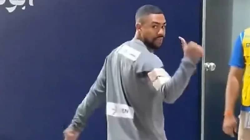 مُشجع لـ ⁧‫مالكوم‬⁩ : هل أنت كويتي ؟ .. فيديو