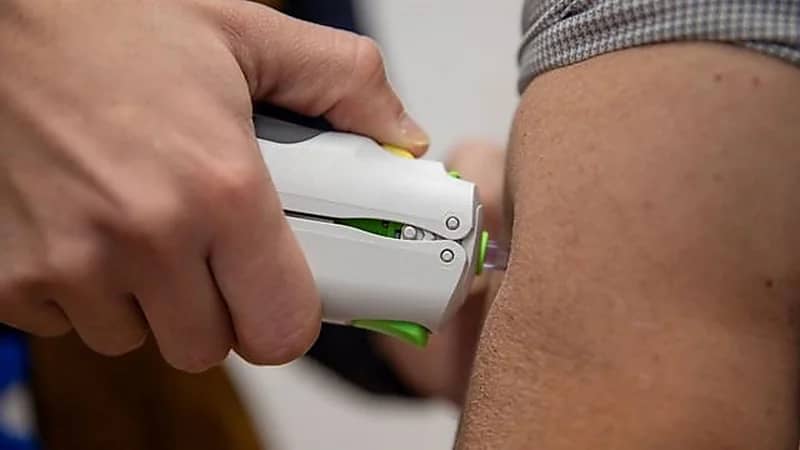 بدء التجارب السريرية على لقاح جديد لكورونا بدون «إبرة»