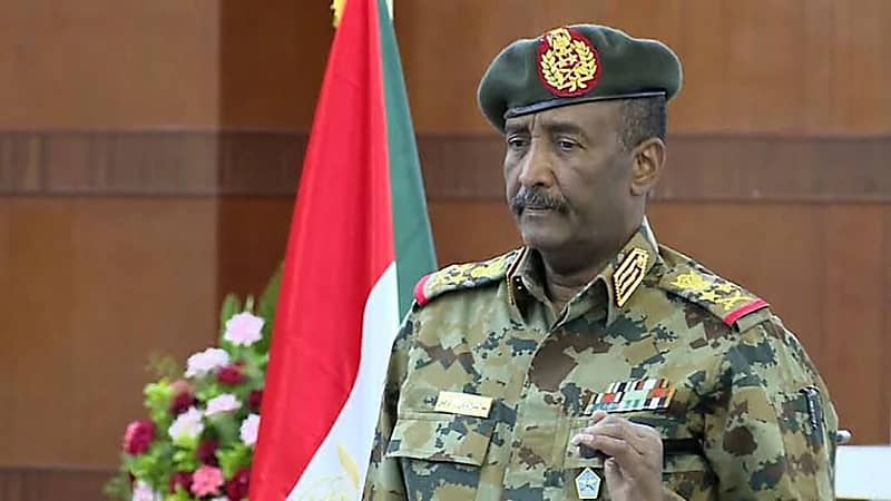 "البرهان" يصدر قرارات بإعفاء دبلوماسيين