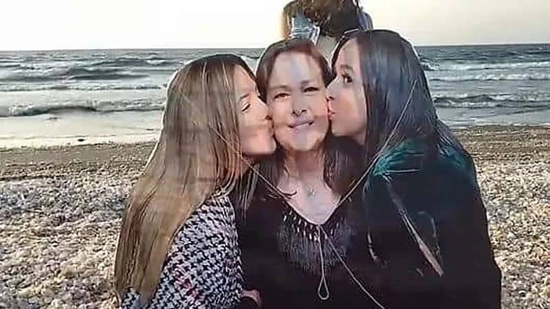 بالصور.. جمهور دلال عبدالعزيز يطلق طائرة ورقية تحمل صورتها وابنتيها