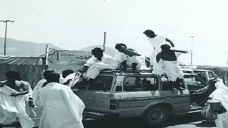 صورة لسيارة تنقل الحجاج قبل 26 عاما