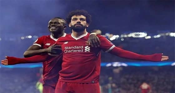 بالفيديو.. الصغار يعشقونه قبل الكبار.. طفل " متيم " بصلاح يغني له