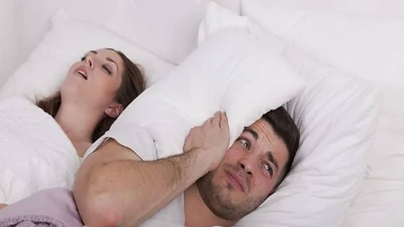 طرق تجعلك تتوقف عن الشخير أثناء النوم