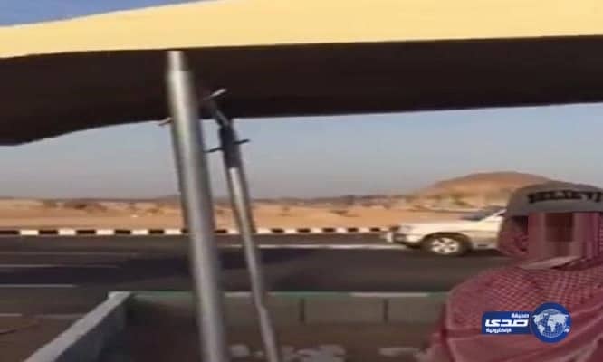 بالفيديو.. بلدية "ضرية" بالقصيم تزود عربات عمال النظافة بمظلات واقية من الشمس