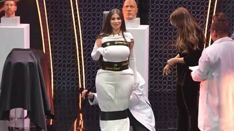 رامز جلال ساخرا من هدى الإتربي: منبع الفيلر ..فيديو