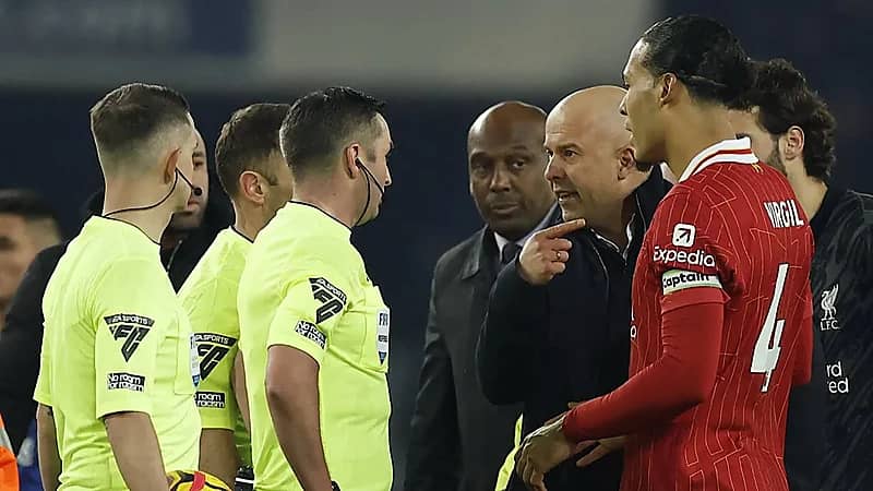 الاتحاد الانجليزي يوجه اتهامات لناديي ايفرتون وليفربول