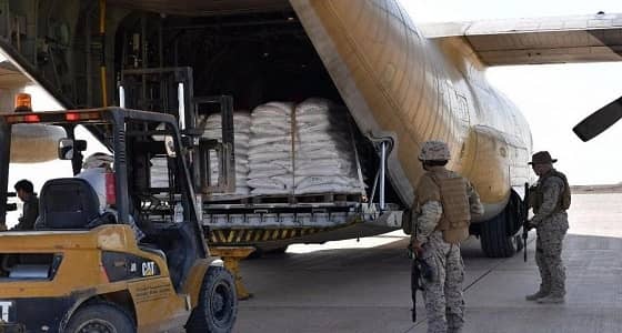 بعد افتتاحه.. طائرة إغاثة سعودية تصل مطار " الغيطة " اليمني