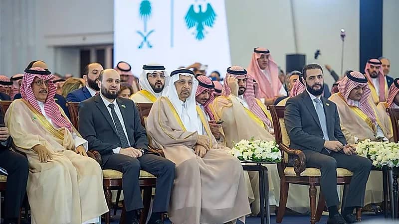 وزير الاستثمار يعلن عن استثمارات مشتركة مع سوريا خلال وجوده في قصر الشعب ..فيديو