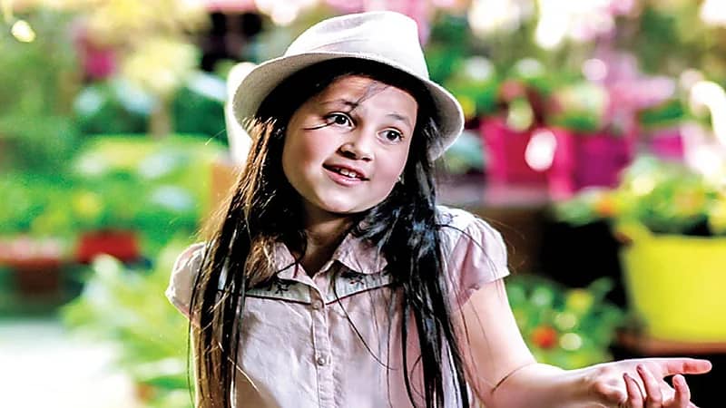 شاهد.. لين الصعيدي تفاجئ الجمهور بإطلالة شبابية