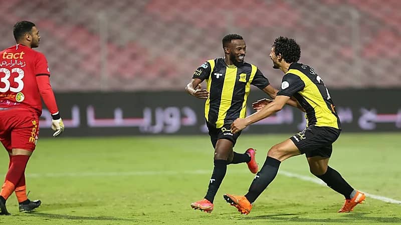 بالفيديو.. الاتحاد يقهر الشباب ويتقدم في السباق على اللقب