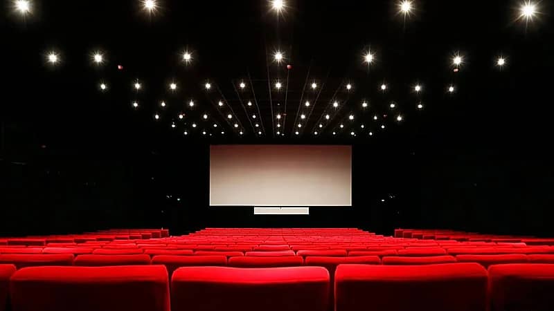 أرقام متصاعدة لسوق السينما السعودية.. مبيعات تاريخية وانخفاض في متوسط الأسعار