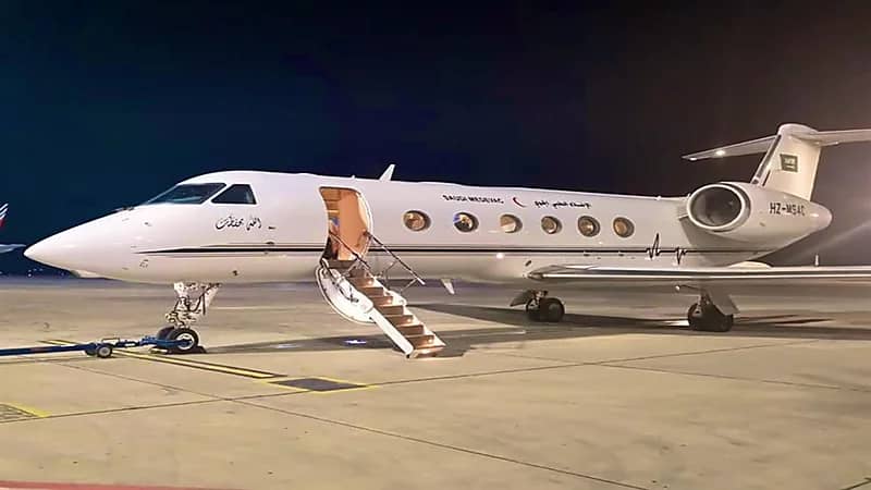 نقل مواطن وطفل بجورجيا عبر طائرة إخلاء طبي لاستكمال علاجهما بالمملكة