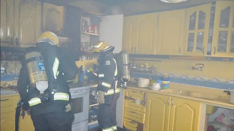 "مدني" المدينة المنورة يخمد حريقا داخل شقة سكنية