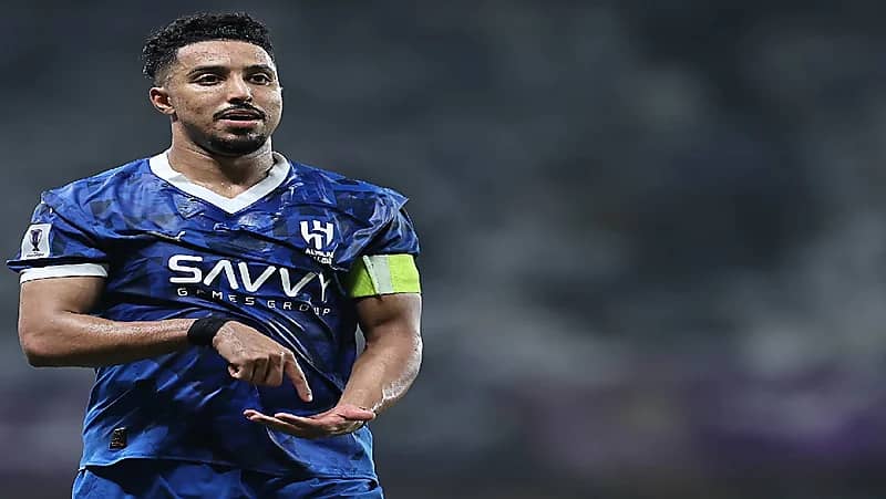 سالم الدوسري يحصد جائزة أفضل لاعب محلي