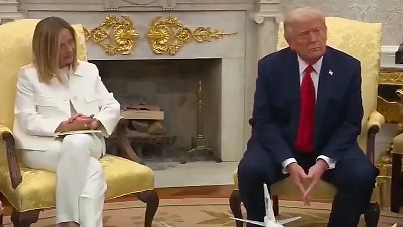 ترامب يقع في موقف محرج أمام رئيسة الوزراء الإيطالية .. فيديو