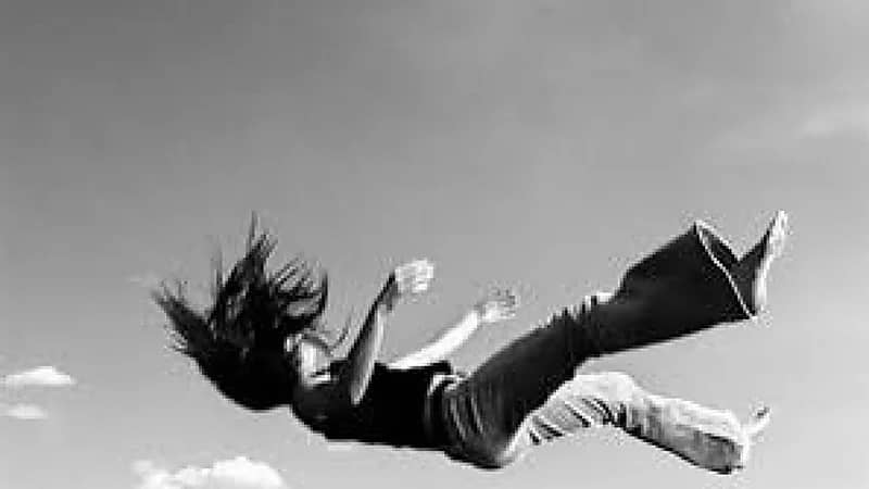 الحب يدفع لبنانية للانتحار من الطابق الثالث