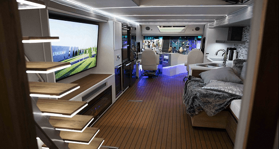 أميركيون يُصممون منزلًا متنقلا على متن شاحنة بمهبط طائرات