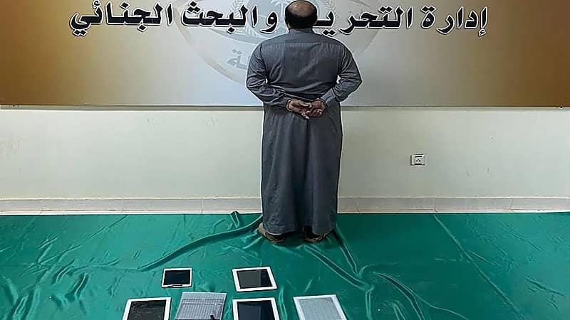 الإطاحة بمواطن سطا على محلين تجاريين بالقصيم