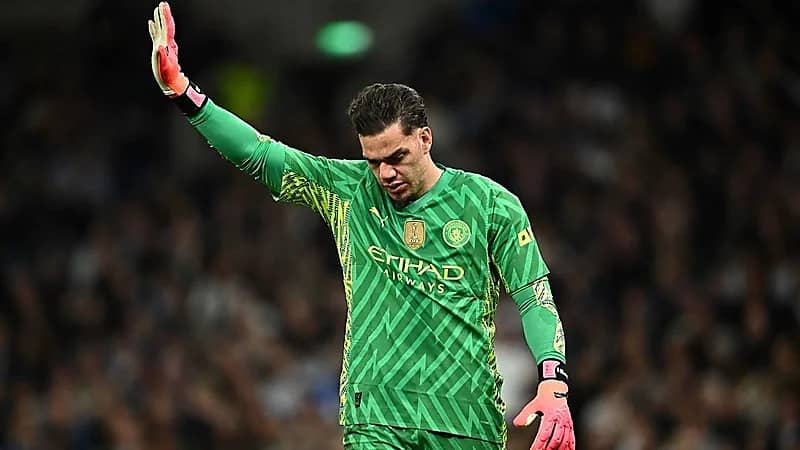 الهلال يفتح ملف الحراسة: أسماء عالمية على طاولة المفاوضات