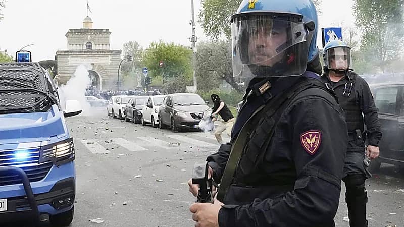 إيطاليا تمنع مباريات المساء