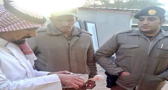 بالصور.. أمن الطرق وبلدية العويقيلة يضبطان مستودع لتخزين لحوم غير صالحة