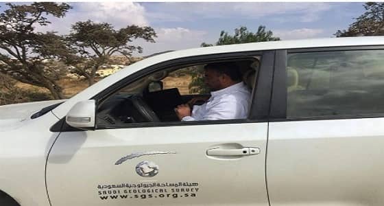 بالصور.. خبراء يقيمون الوضع في المناطق المحيطة بمركز الهزة الأرضية " النماص "