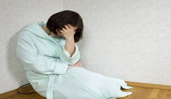 تونسية تنتقم من صديقتها بتصويرها في أوضاع مخلة مع زوجها