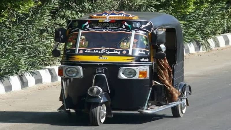 رجل يذبح سائق توك توك بسبب الأغاني