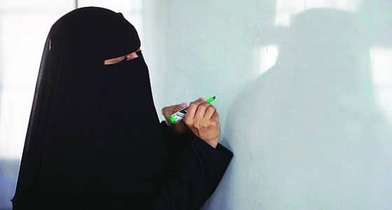 الاختبارات تقترب..انقطاع معلمة عن صفها يضع الطالبات في مأزق