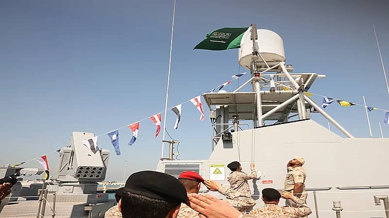 القوات البحرية تدشن زورقين بمشروع الزوارق الدورية السريعة