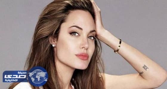 أنجلينا جولي تكشف تفاصيل فقد عذريتها