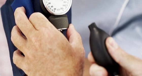 " النمر " يحذر: لا يوجد مياه معبأة تعالج السرطان والضغط