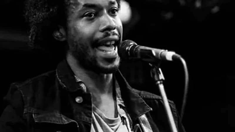 حبس عازف لاتهامه باغتصاب المعجبات