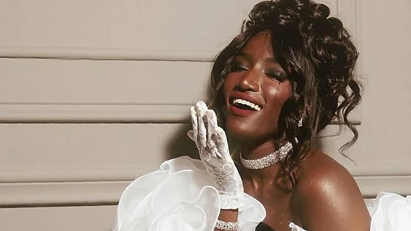 عبير سندر تحتفل بإطلاق خط التجميل الخاص بها : يجسد رحلة شخصية