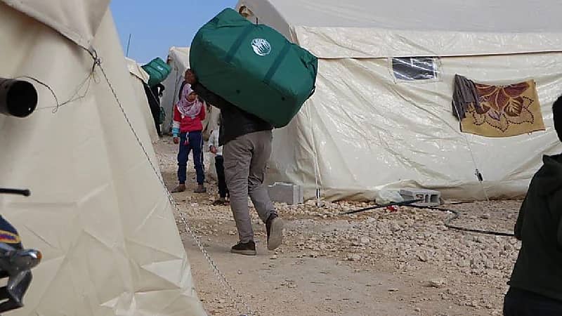 مركز الملك سلمان للإغاثة يواصل توزيع المواد الإغاثية لمتضرري زلزال سوريا