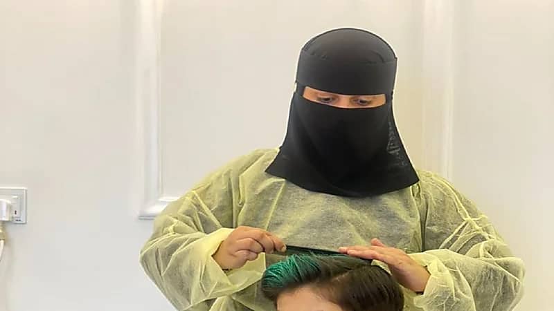 فيديو.. قصة أول حلاقة سعودية  "للأطفال فقط"