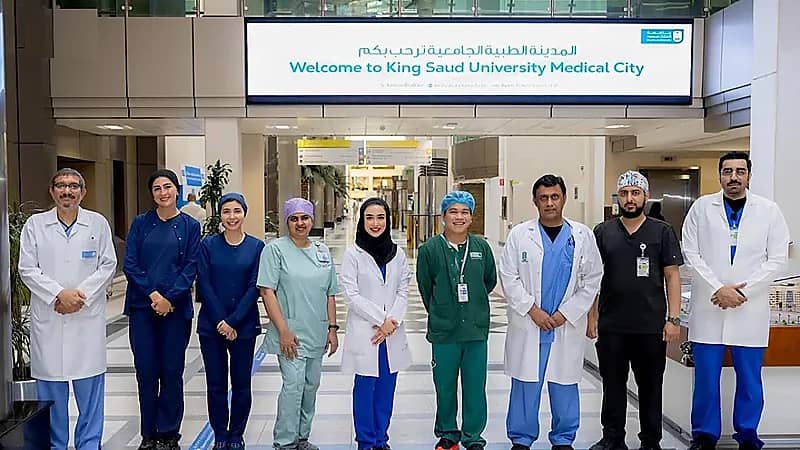 استئصال ورمٍ من مسن باستخدام الروبوت الجراحي بـ طبيّة جامعة الملك سعود
