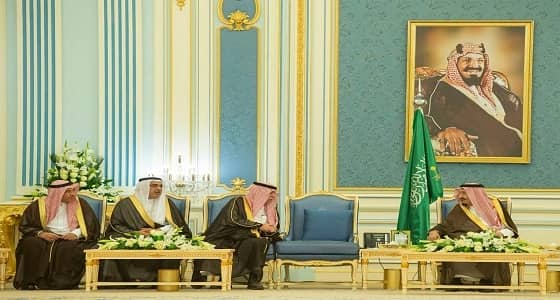 بالصور.. خادم الحرمين يستقبل أمناء المناطق ورؤساء البلديات وكبار مسؤولي الشؤون البلدية 